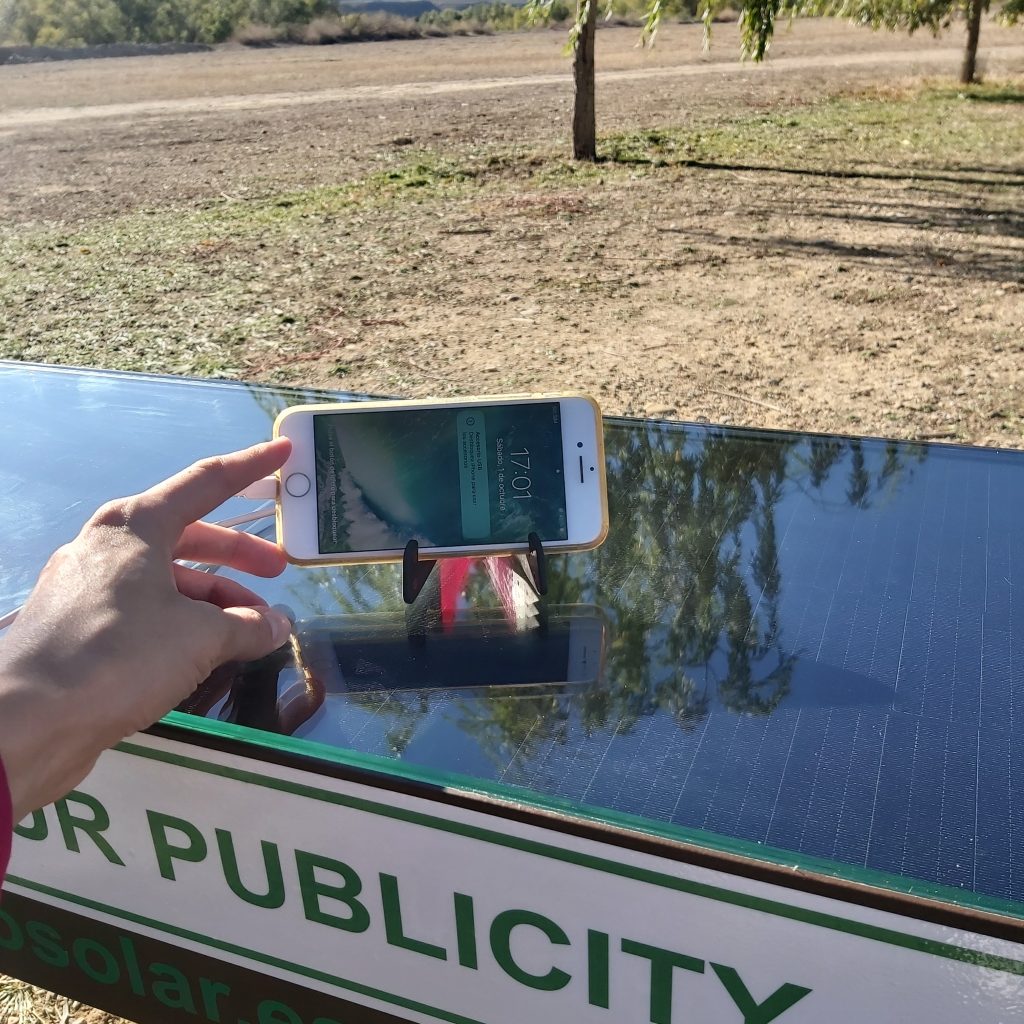 Mobiliario Urbano Autosuficiente - banco solar con usb